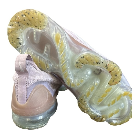 Athletic_Shoes